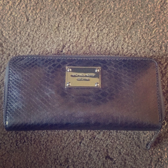 Michael Kors Handbags - Michael Kors wallet like new